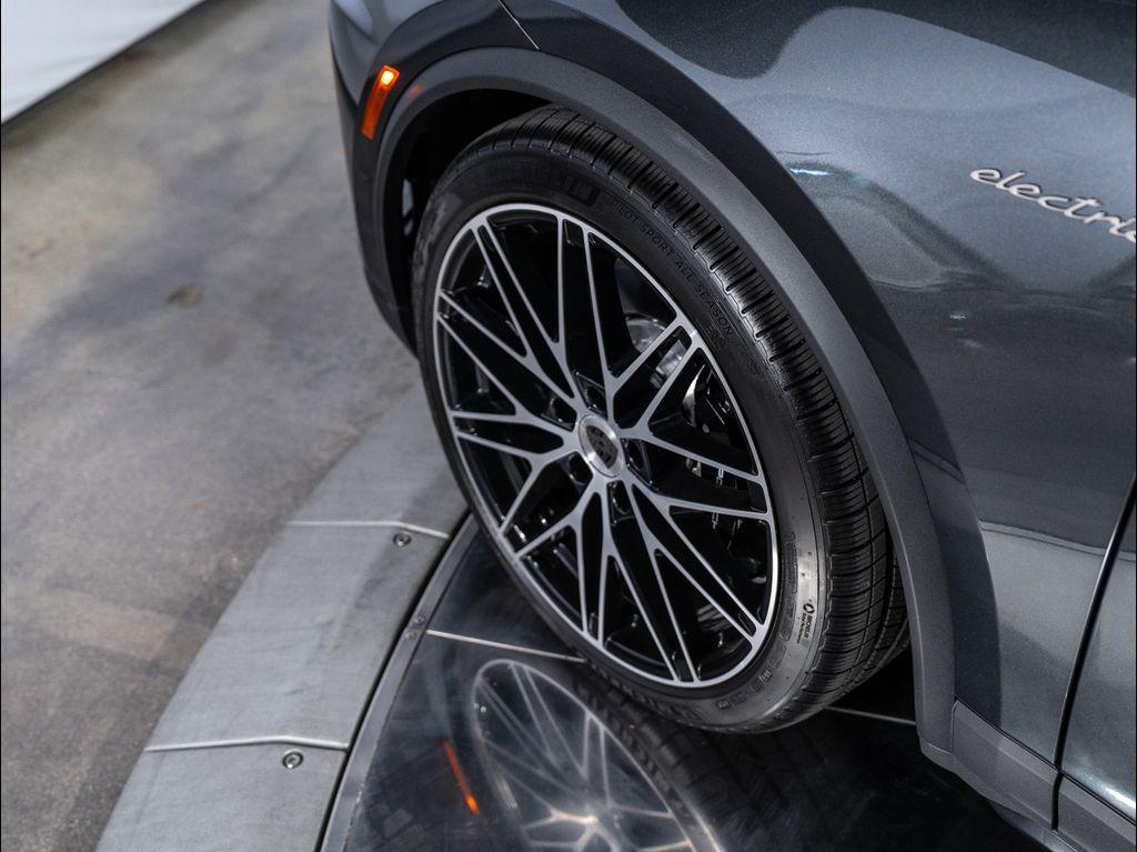 new 2025 Porsche Macan car, priced at $141,925