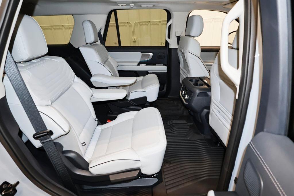 new 2025 Ford Expedition car, priced at $91,960