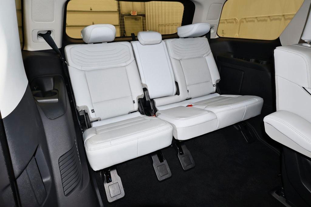 new 2025 Ford Expedition car, priced at $91,960