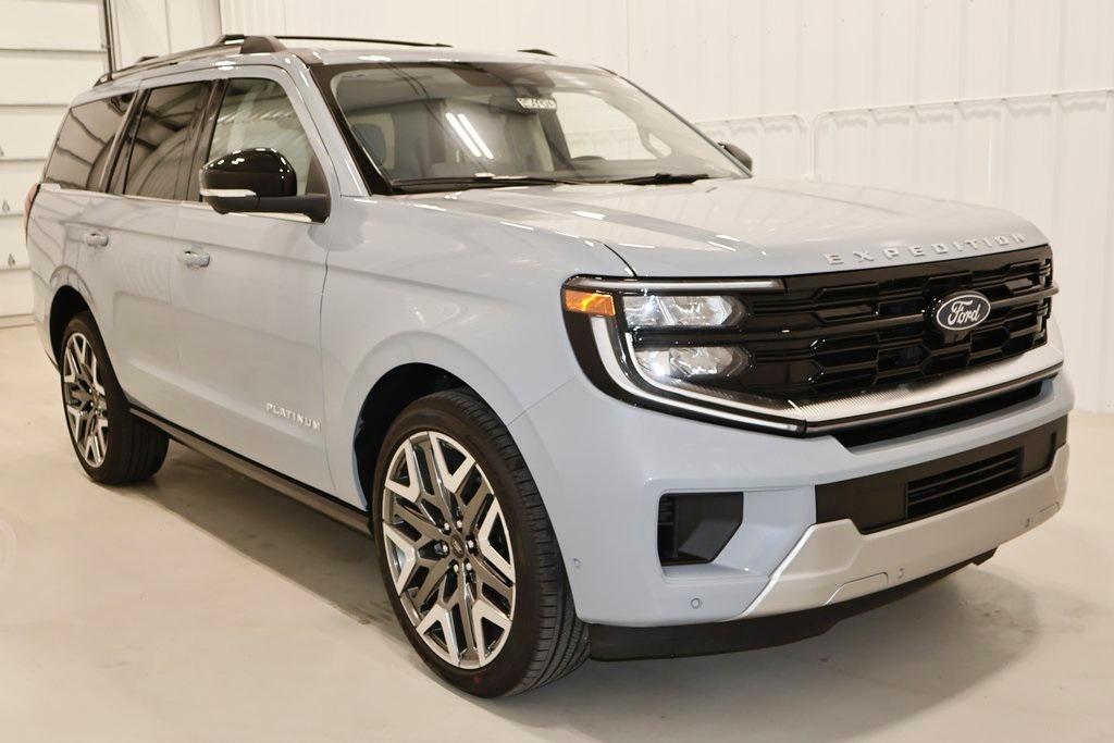 new 2025 Ford Expedition car, priced at $91,960