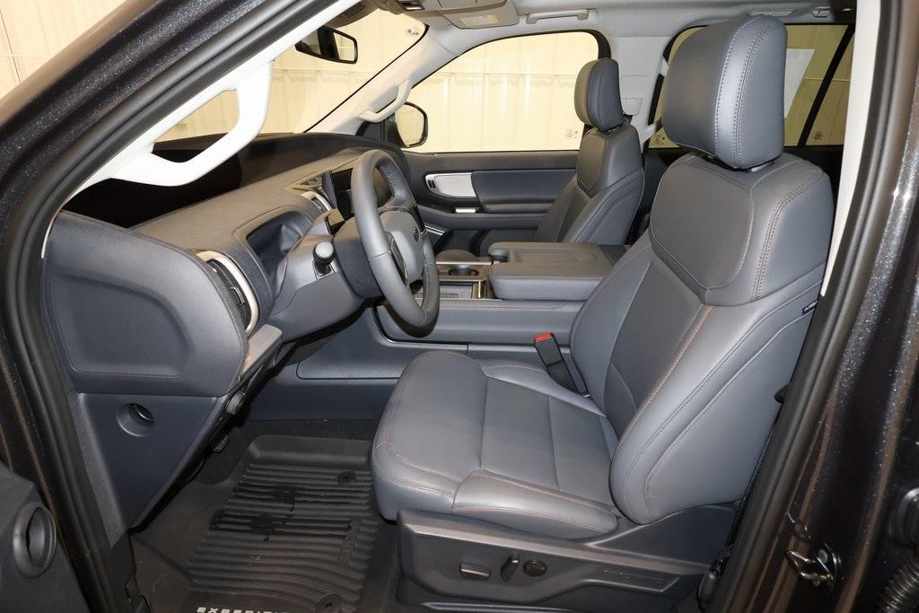 new 2025 Ford Expedition car, priced at $72,100