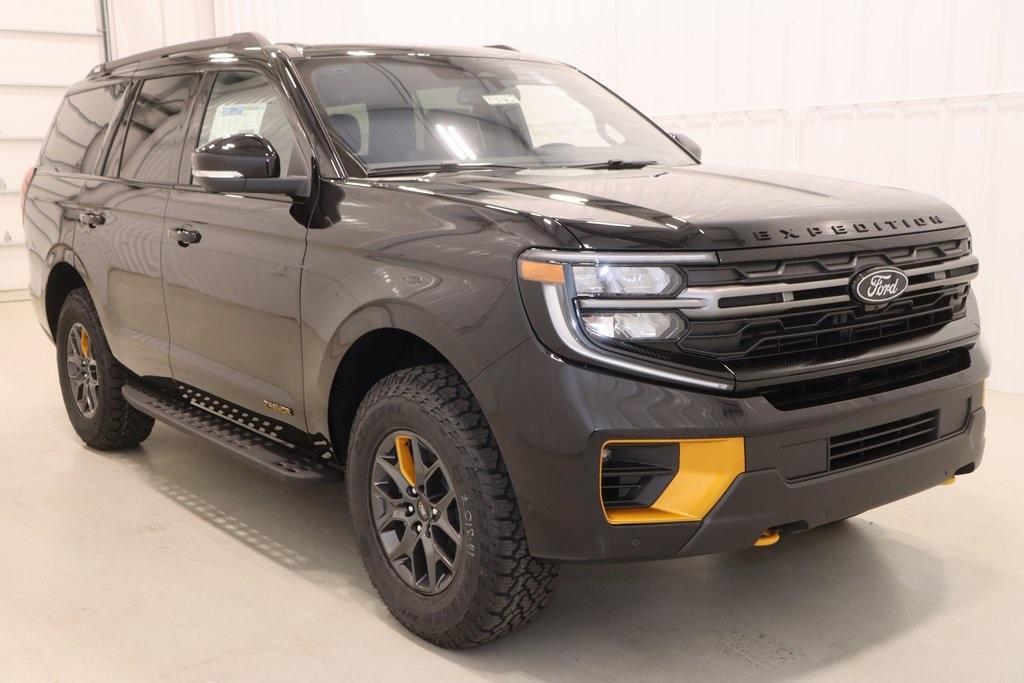 new 2025 Ford Expedition car, priced at $81,040