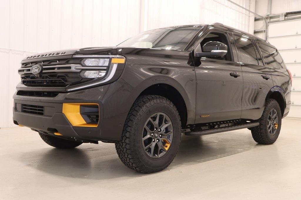 new 2025 Ford Expedition car, priced at $81,040
