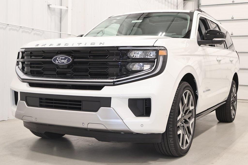 new 2025 Ford Expedition car, priced at $89,010