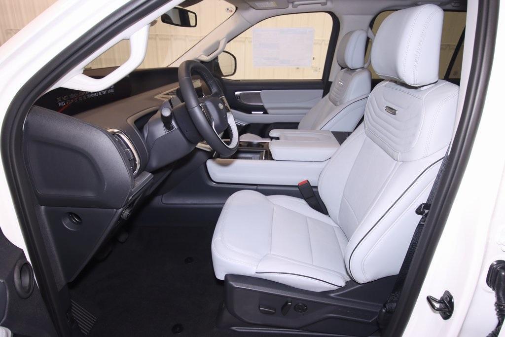 new 2025 Ford Expedition car, priced at $89,010