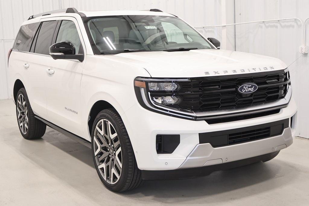 new 2025 Ford Expedition car, priced at $89,010