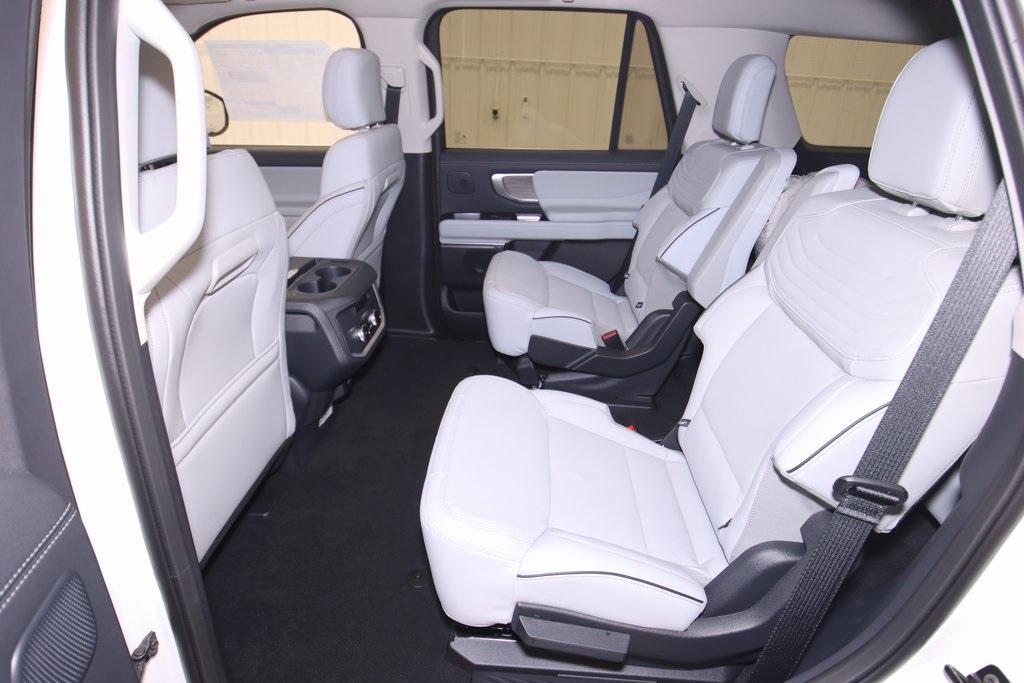 new 2025 Ford Expedition car, priced at $89,010