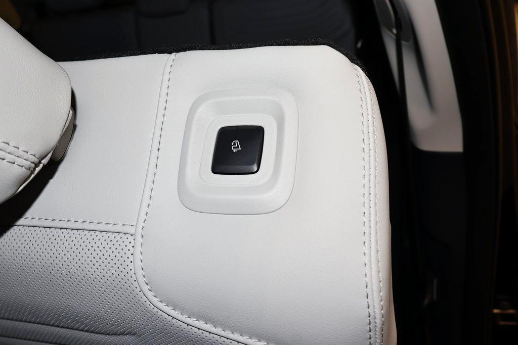 new 2025 Ford Expedition car, priced at $89,010