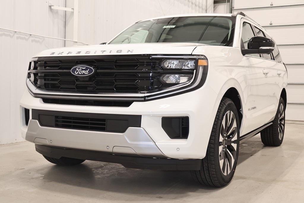new 2025 Ford Expedition car, priced at $87,900