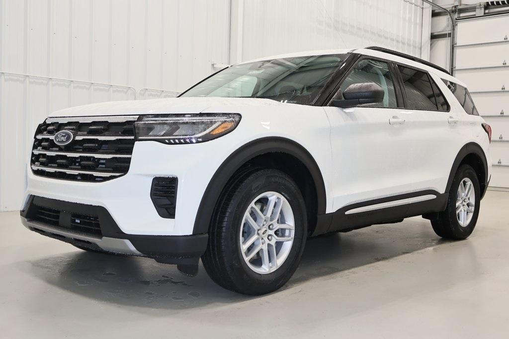 new 2025 Ford Explorer car, priced at $40,405