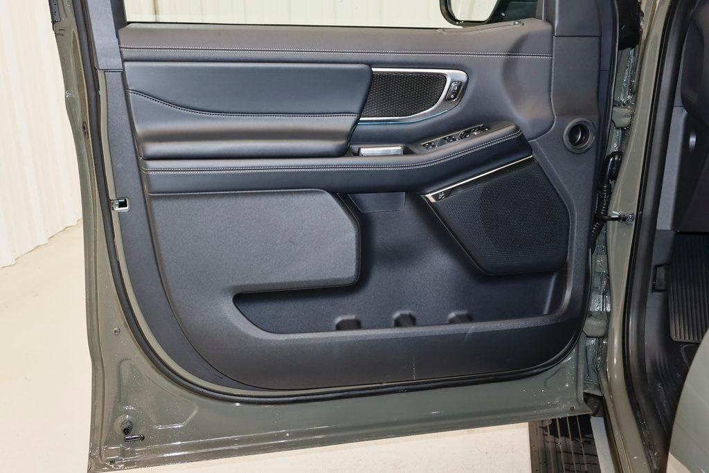 new 2025 Ford Expedition car, priced at $83,665