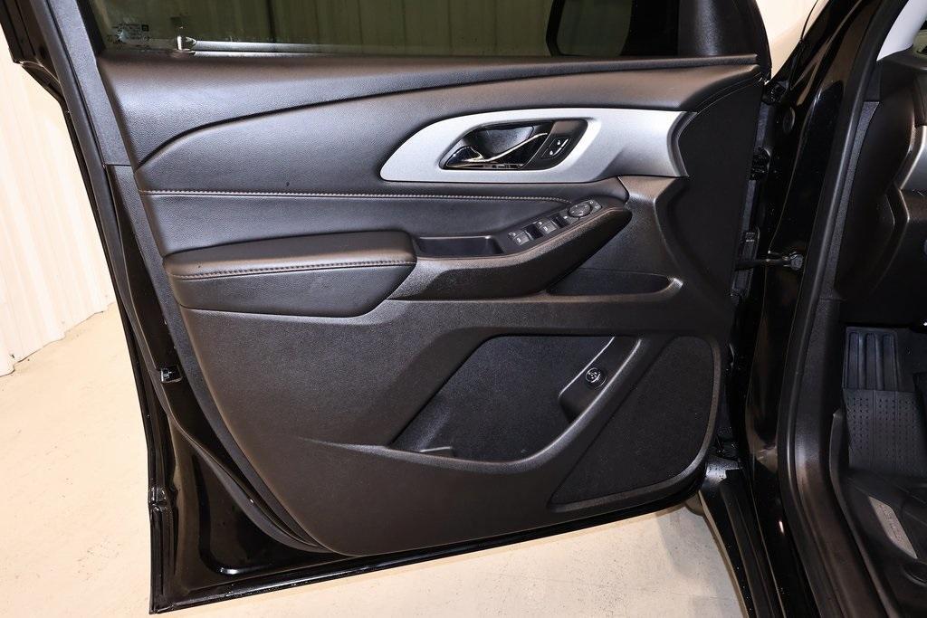 used 2021 Chevrolet Traverse car, priced at $25,500