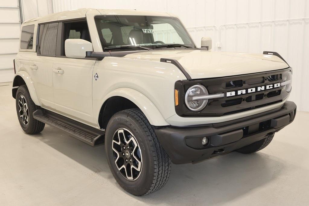 new 2025 Ford Bronco car, priced at $50,257
