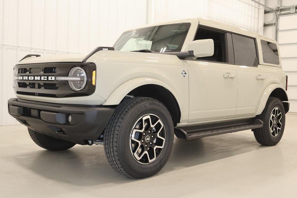 new 2025 Ford Bronco car, priced at $50,257