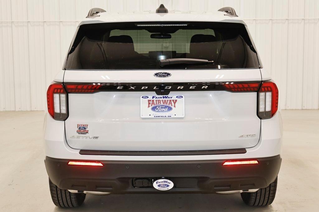 new 2025 Ford Explorer car, priced at $40,910
