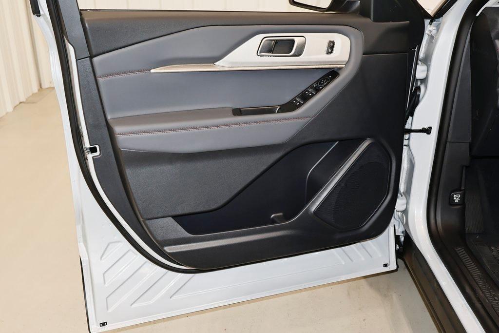 new 2025 Ford Explorer car, priced at $46,384