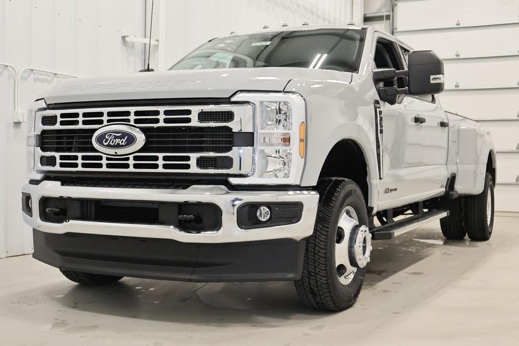 new 2025 Ford F-350 car, priced at $75,000