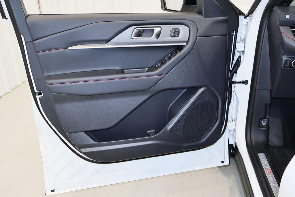 new 2025 Ford Explorer car, priced at $49,670