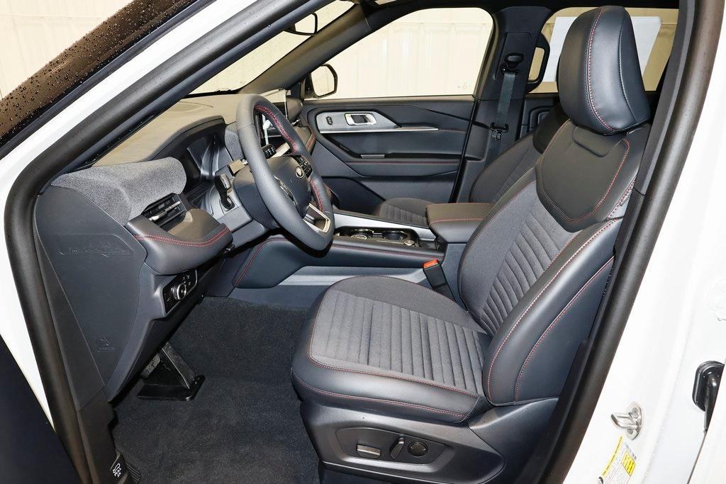new 2025 Ford Explorer car, priced at $49,670
