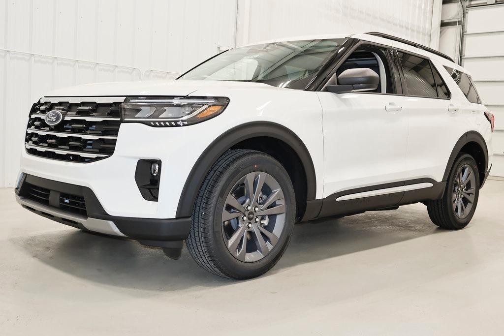new 2025 Ford Explorer car, priced at $47,097