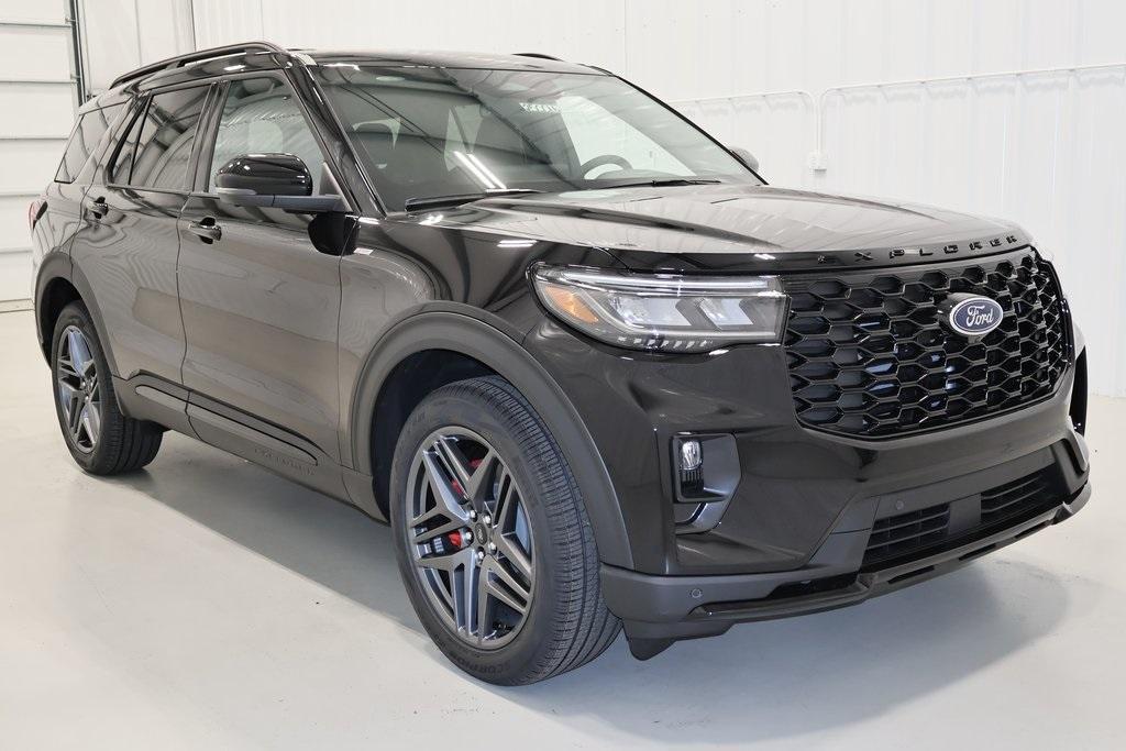 new 2025 Ford Explorer car, priced at $49,373