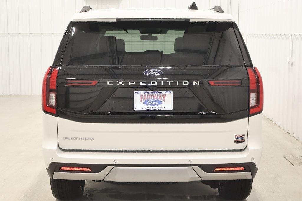 new 2025 Ford Expedition car, priced at $89,170