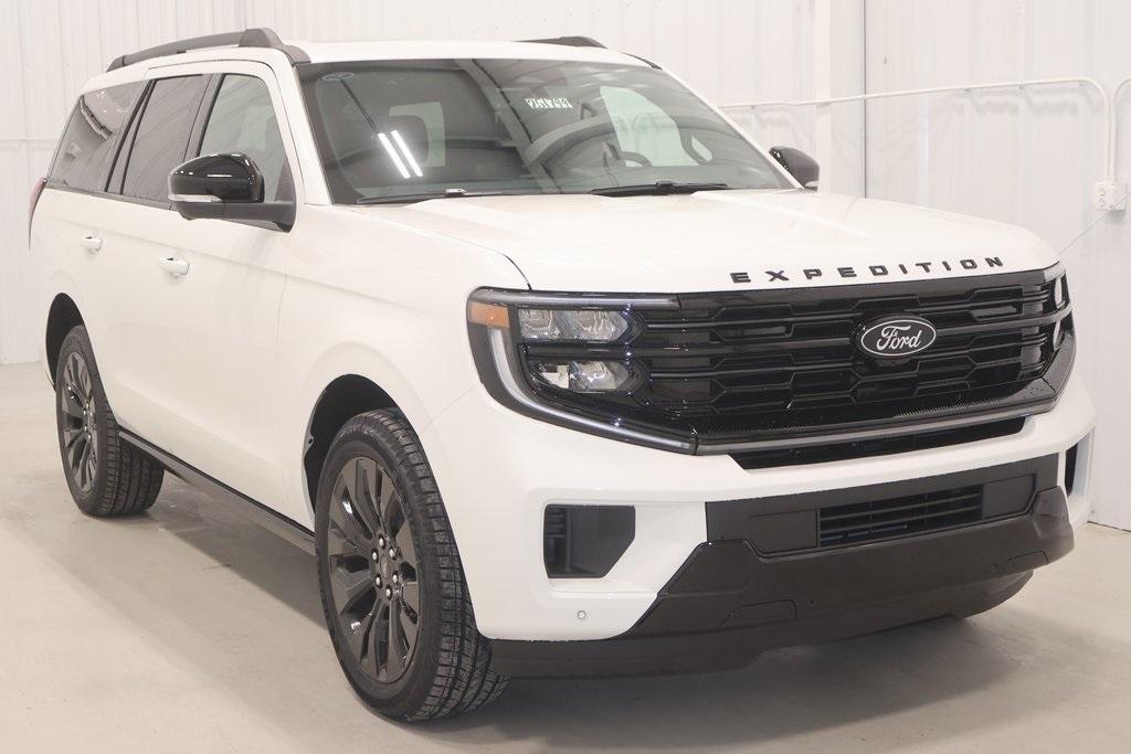 new 2025 Ford Expedition car, priced at $79,170