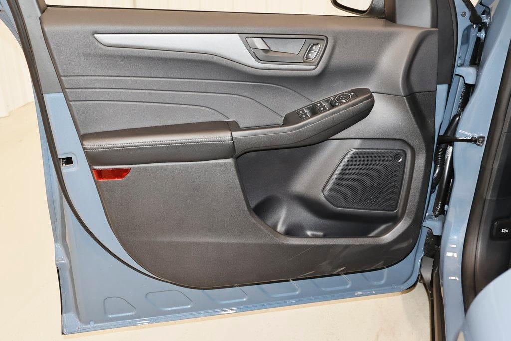 new 2025 Ford Escape car, priced at $28,600