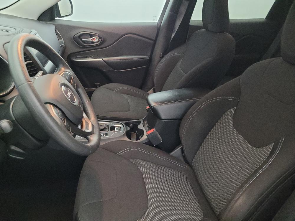 used 2020 Jeep Cherokee car, priced at $18,395