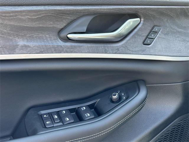new 2025 Jeep Grand Cherokee car, priced at $47,035