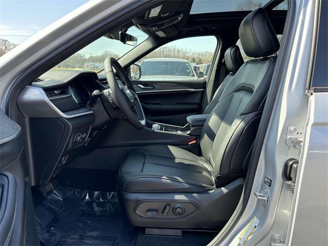 new 2025 Jeep Grand Cherokee car, priced at $47,035