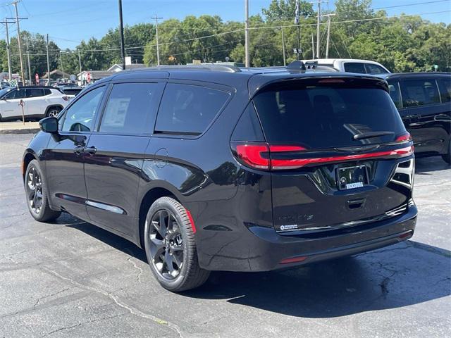 new 2024 Chrysler Pacifica car, priced at $38,789