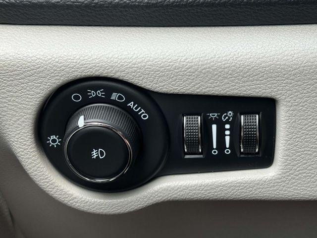 used 2024 Chrysler Pacifica Hybrid car, priced at $28,575