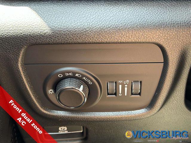 new 2025 Jeep Grand Cherokee car, priced at $42,155
