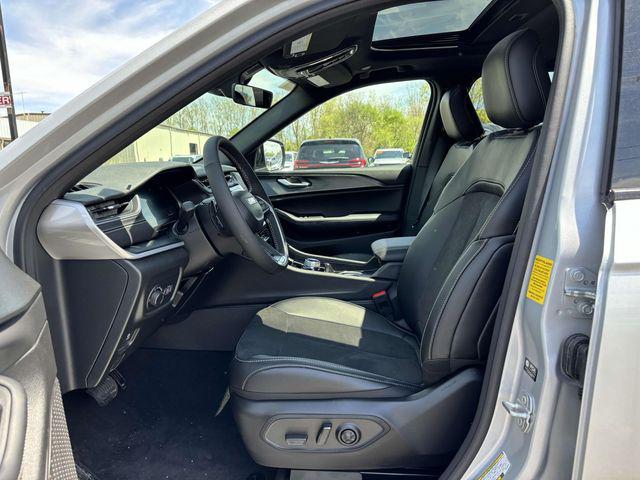 new 2025 Jeep Grand Cherokee car, priced at $42,155