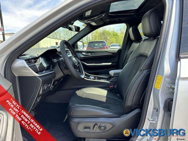 new 2025 Jeep Grand Cherokee car, priced at $42,155