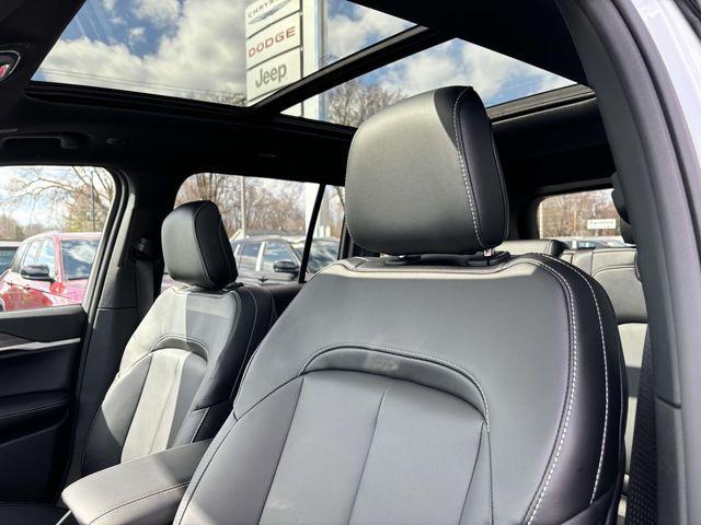 new 2025 Jeep Grand Cherokee car, priced at $49,276