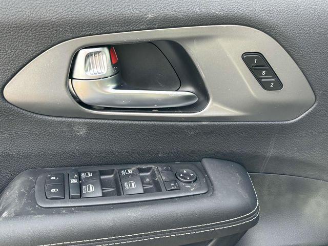 new 2025 Chrysler Pacifica car, priced at $42,232