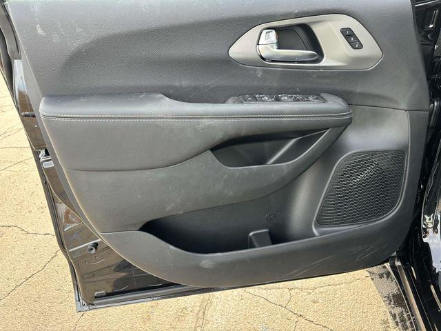 new 2025 Chrysler Pacifica car, priced at $42,232