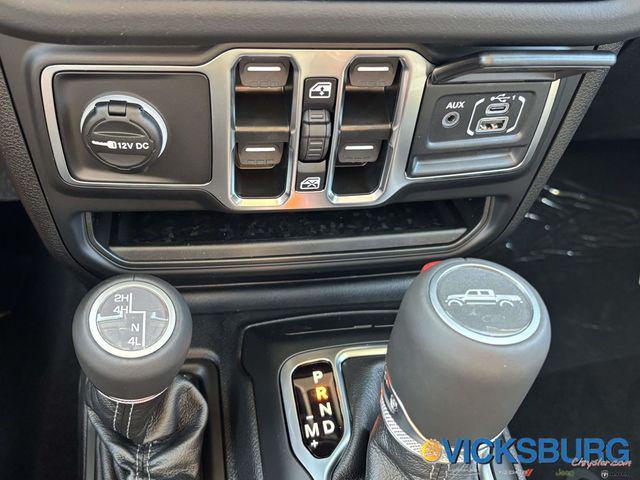 new 2025 Jeep Gladiator car, priced at $45,935