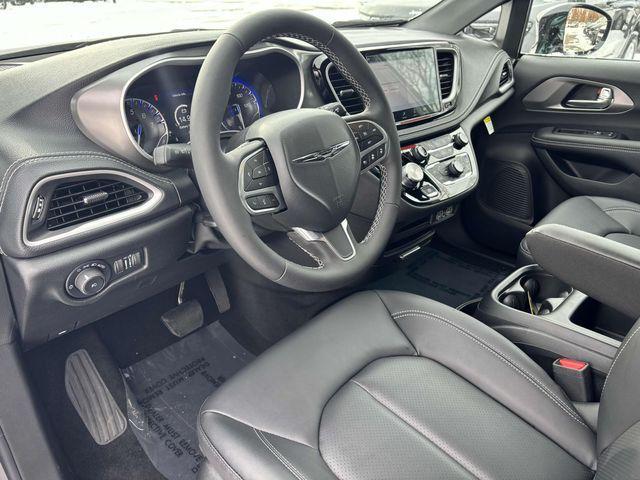new 2025 Chrysler Pacifica car, priced at $41,727