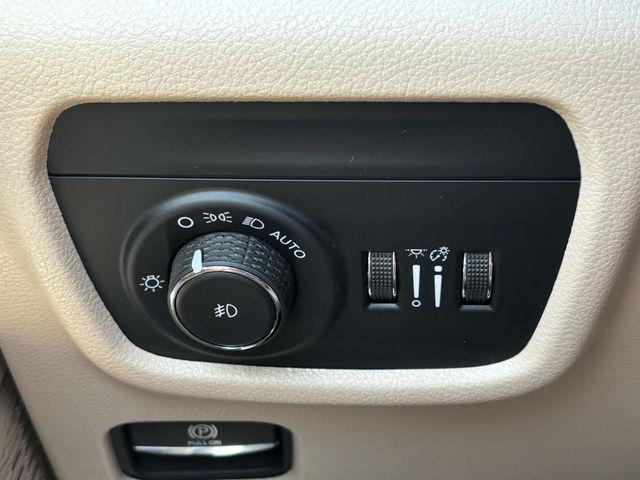 new 2025 Jeep Grand Cherokee car, priced at $49,671
