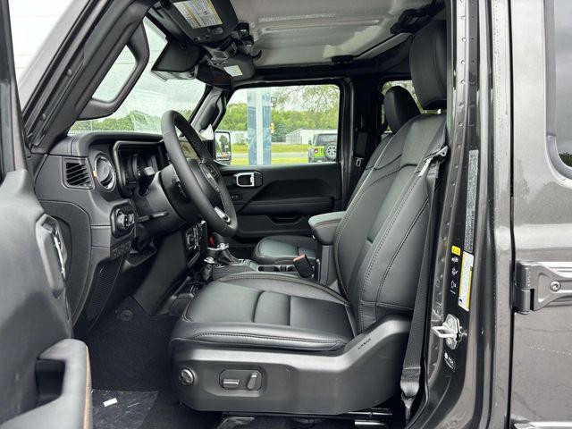 new 2025 Jeep Gladiator car, priced at $45,327