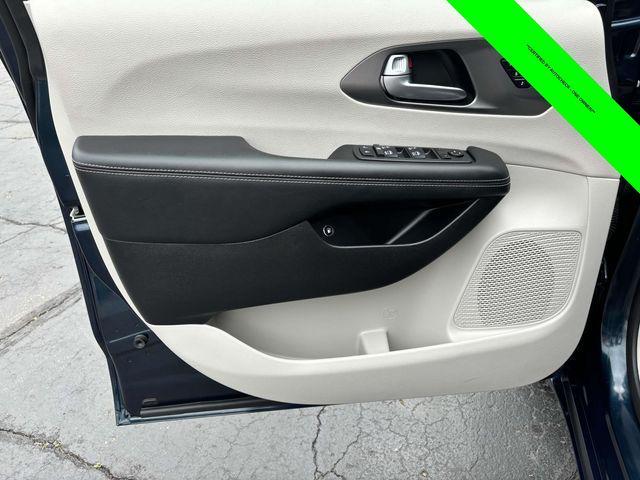 used 2022 Chrysler Pacifica Hybrid car, priced at $28,695