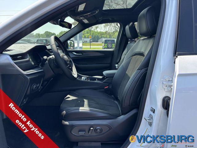 new 2025 Jeep Grand Cherokee car, priced at $39,305