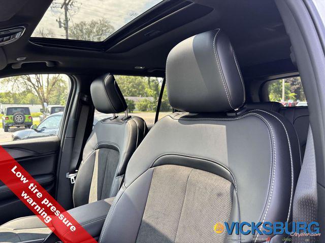 new 2025 Jeep Grand Cherokee car, priced at $39,305