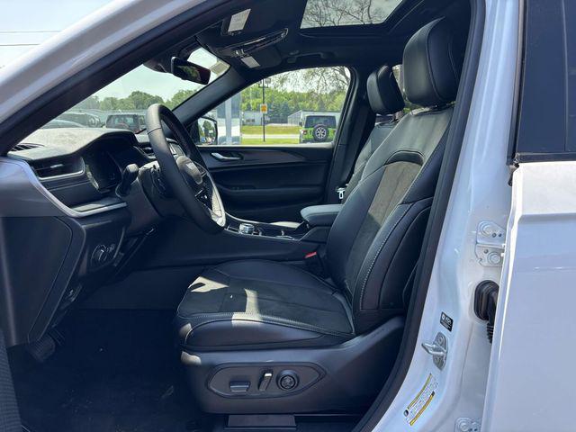 new 2025 Jeep Grand Cherokee car, priced at $46,135