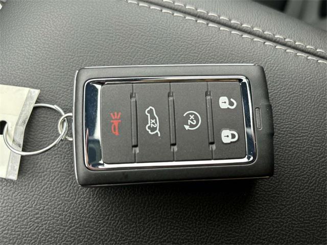 new 2025 Jeep Grand Cherokee car, priced at $41,170