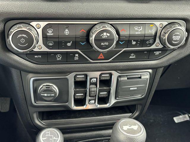 new 2025 Jeep Wrangler car, priced at $46,304