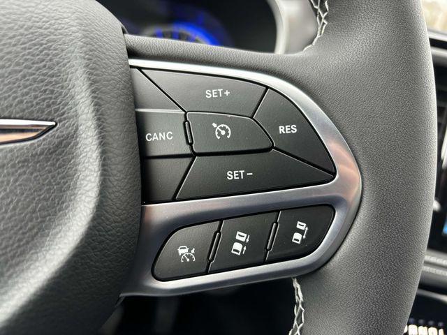 new 2025 Chrysler Pacifica car, priced at $42,232